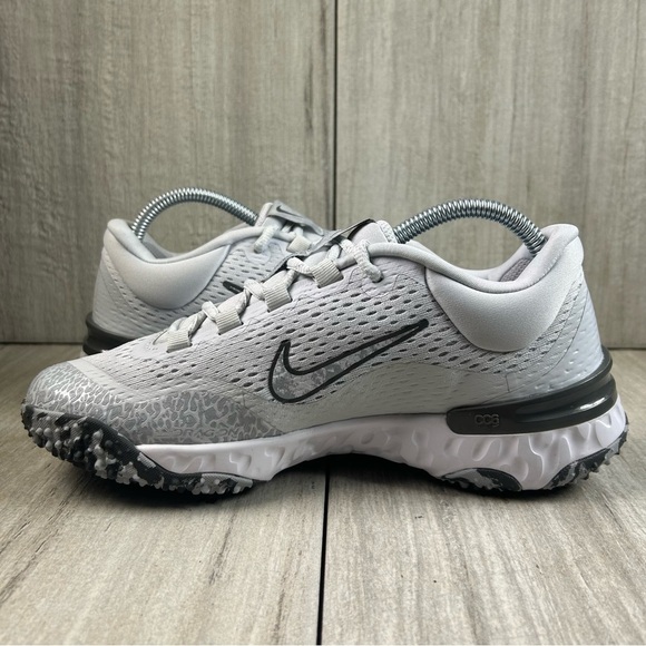 NEW Nike Alpha Huarache Elite 4 Grey Turf Softball dv0496-002 Women’s Size 8 - Picture 4 of 10